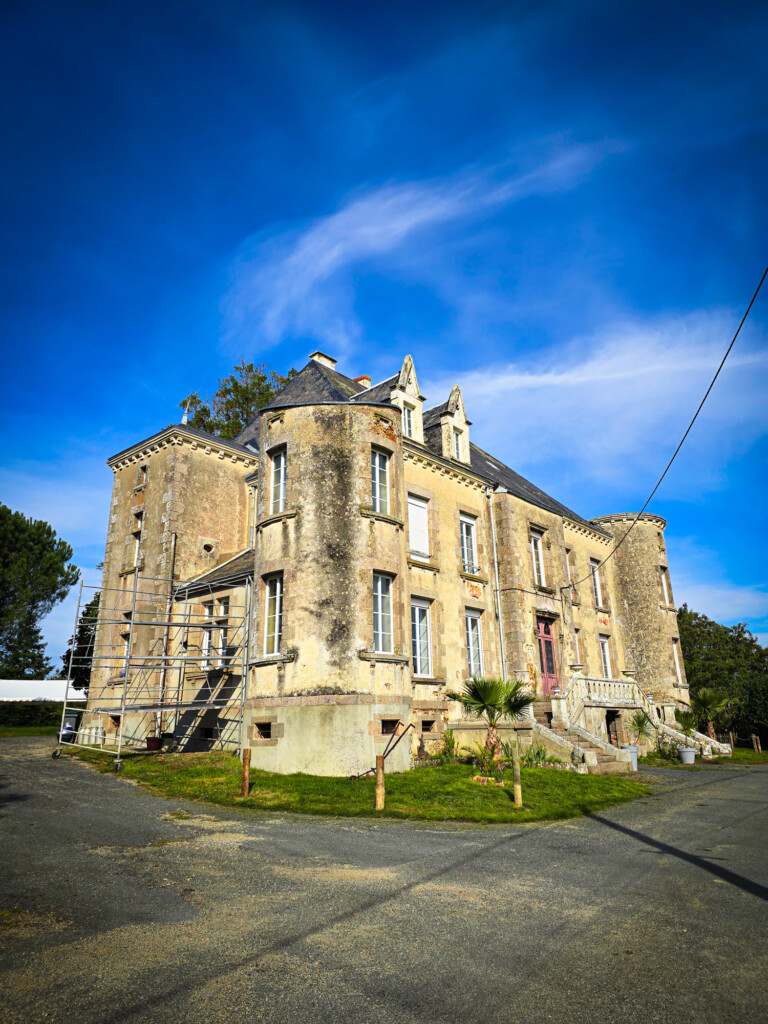 chateau-renovation-chaille-sous-les-ormeaux
